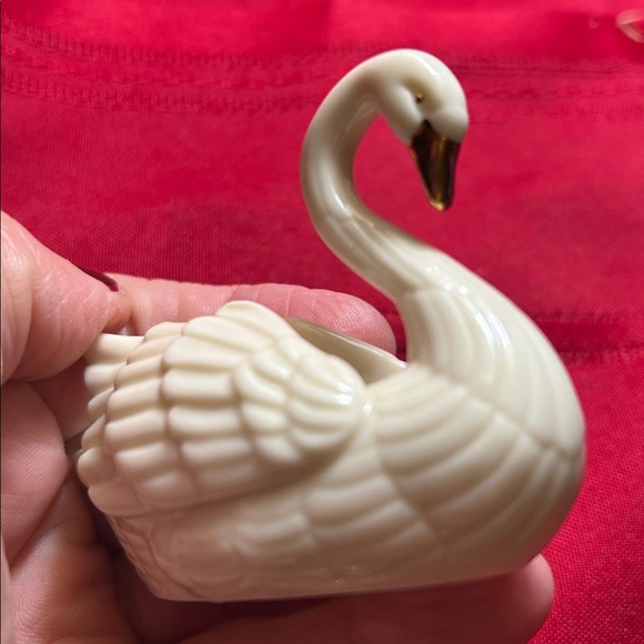 Lenox Cream Decorative Swan - Picture 4 of 4